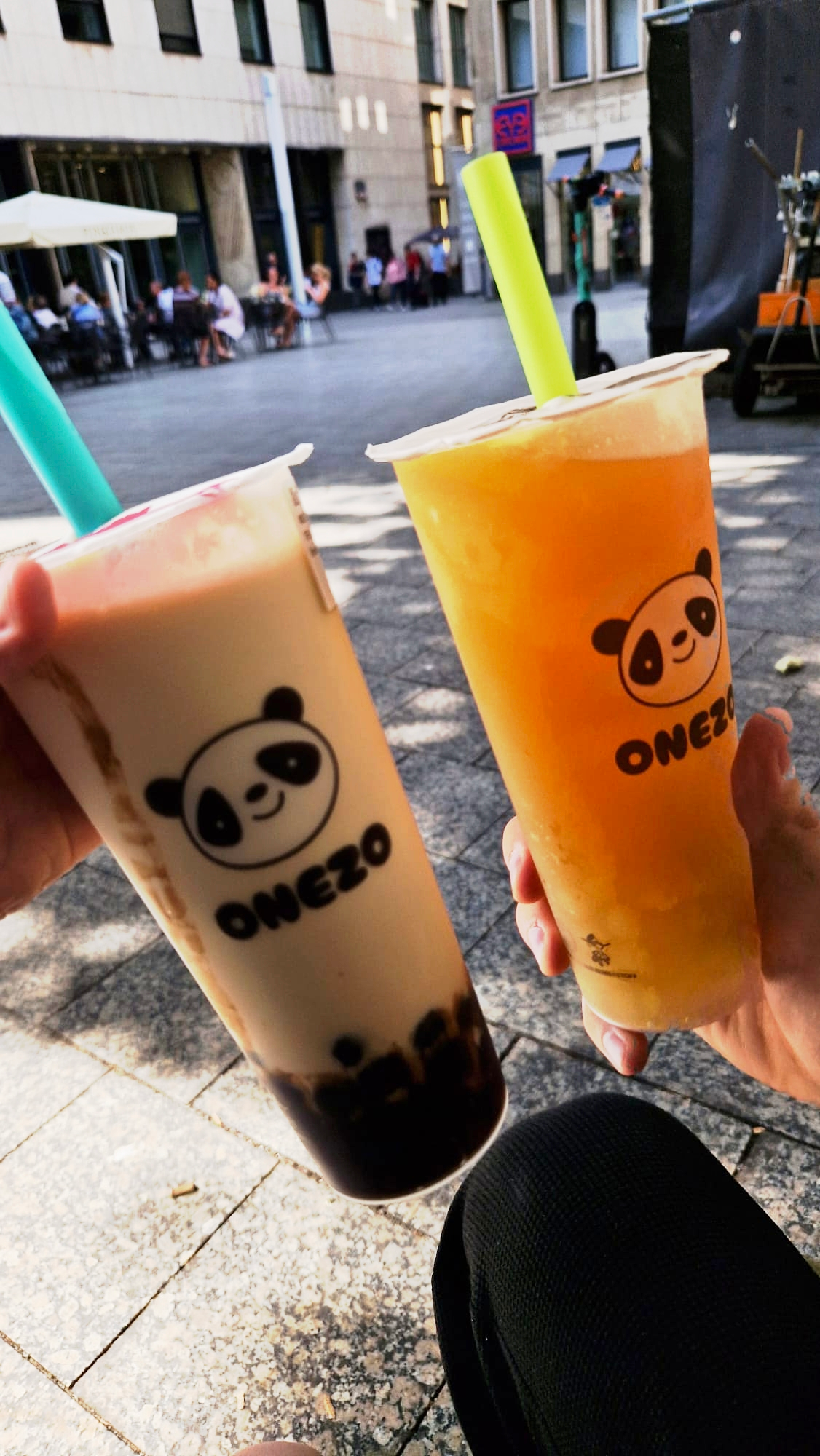 Bubble Tea in der Hand – ein kleiner Genussmoment des Immobilienmaklers