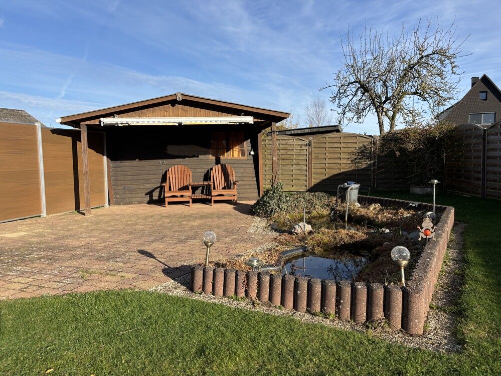 Ein herrlicher Terrassenbereich, geschützt mit Gartenhaus