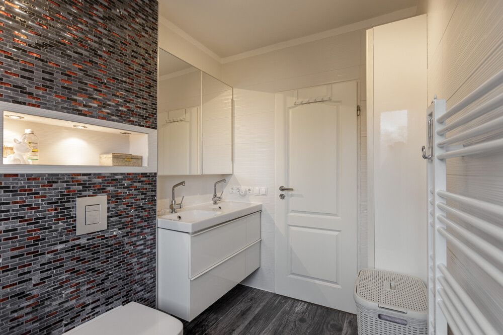 gepflegtes Badezimmer 