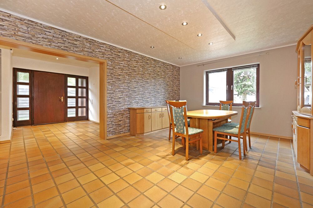 Eingang und Esszimmer