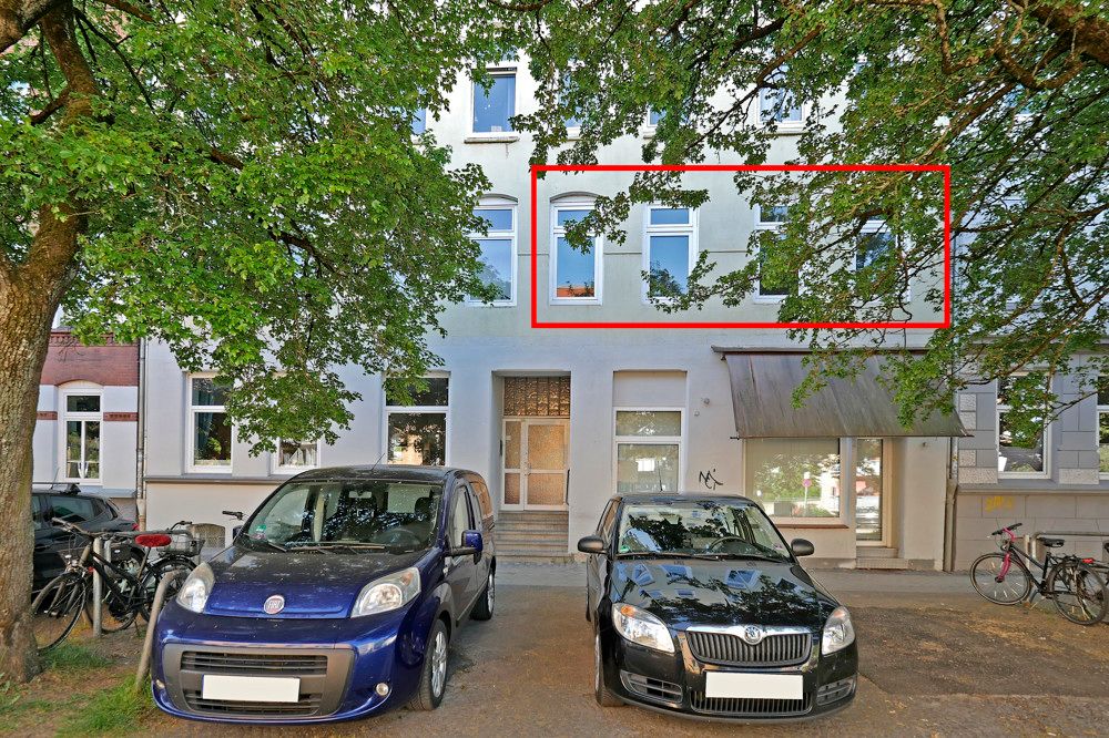 Hausansicht mit Wohnung