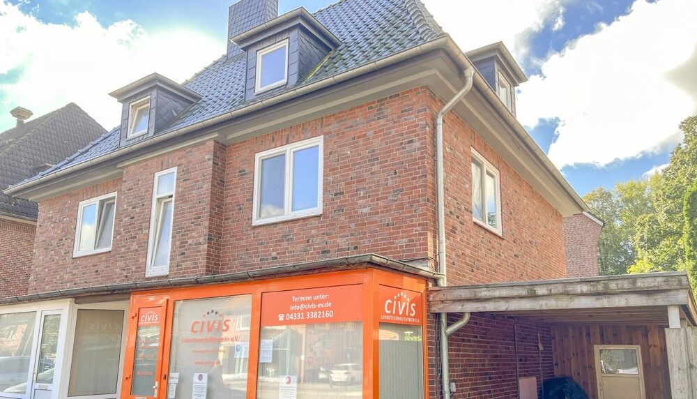 Hausansicht von der Seite.